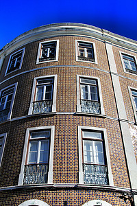 里斯本的古老多彩和华丽的瓷砖墙面房子场景房地产公寓路灯灯笼古城窗户景观阳台图片