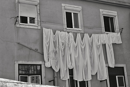 典型里斯本房子的旧面孔建筑学城市古城城市生活观光金属衣绳衣服阳台灯笼图片