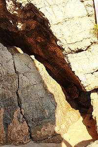 Galapinhos海滩的晶水和岩质崎岖太阳天空海浪编队晴天天堂摄影季节海岸线图片