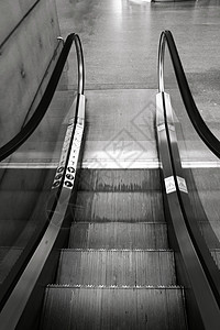里斯本东车站的电梯楼梯飞机旅行隧道建筑火车航空公司城市生活场景旅游图片