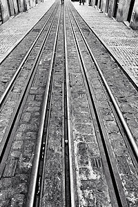 里斯本的比卡街和电梯铁路上坡历史古董倾角爬坡胡同国家市中心历史性火车图片