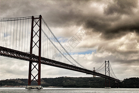 4月25日 位于里斯本的桥运输工程海岸地平线城市全景交通树木金属旅游图片
