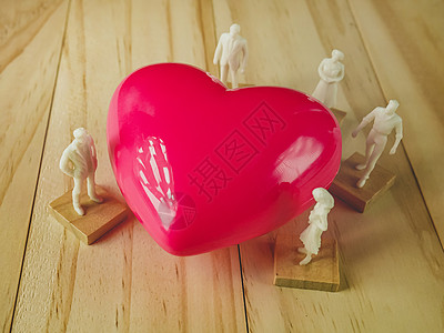 健康 医疗合作  组织在木板上的粉红和白的心脏和白方形压力器官家庭医院生活红色白色医生世界十字图片