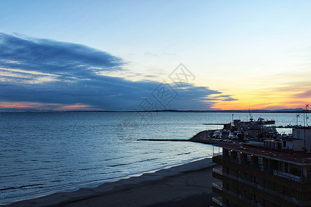 西班牙阿利坎特的圣波拉海滩日落阳光海洋自由城市太阳海浪旅游海岸线地标村庄图片