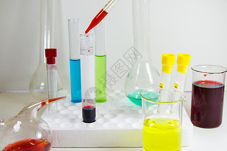 化学实验室仪器 玻璃器械和管子 测试和研究诊断以及微生物学药店样本化学家物质药理烧瓶工具技术器皿图片