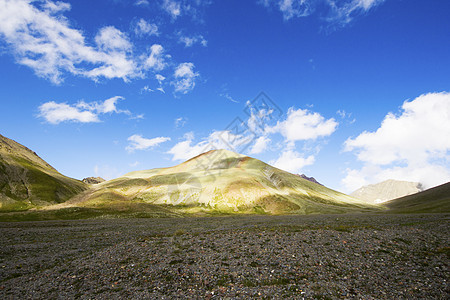 令人惊叹和美丽的山脉风景 山峰和山峰墙纸季节环境景色阳光低角度全景植物群旅行冒险图片