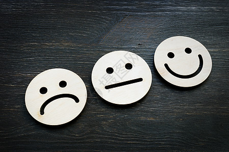 悲哀和快乐的面孔 评价或客户满意度概念图片