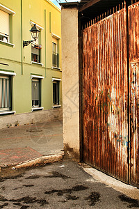 埃尔切市狭窄和多彩的街道 外墙和阳台金属胡同建筑学古董入口龙头村庄历史性楼梯遗产图片