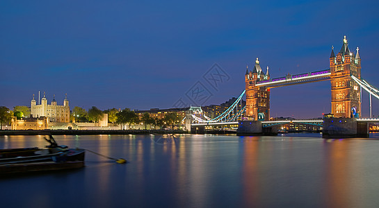 伦敦塔桥和铁塔图片