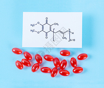 维生素Cenzyme Q10 配有蓝色背景的化学方程式图片