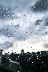下雨和露水雨滴蓝色生活水滴飞沫气泡圆圈玻璃窗户液体图片