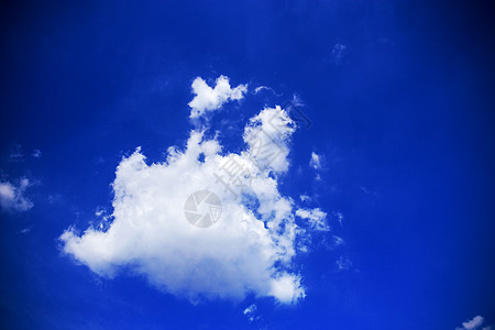蓝天上的白云白色天气蓝色天空太阳美丽紫外线晴天图片