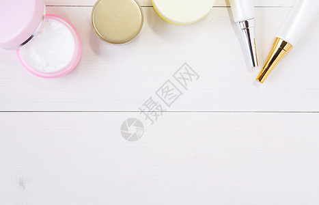 白木桌上的美容和皮肤护肤产品芳香疗法清洁健康作品测试润肤木头温泉治疗图片
