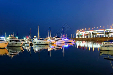 釜山海洋城的夜景和反光画面海洋码头建筑学旅行办公室城市闲暇假期海岸游艇图片