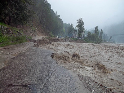 喜马拉雅海啸或印度恒河流域的洪水保险救援天气风暴损害城市危险街道旅行情况图片