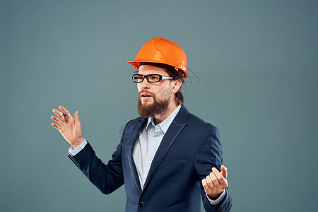 身着橙色硬帽子服装的商务人士 正式专业人员行业建筑幸福安全男性领班工人承包商安全帽职业头盔图片