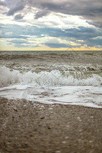 云  文字暴风雨后海或海洋多云的天空波 有文字空间活力波纹蓝色太阳液体天空地平线风暴海景海滩背景