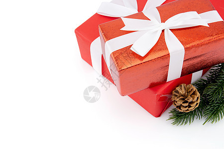 圣诞和新年季节带松松和松松的红礼品盒幸福庆典生日纪念日惊喜购物假期展示派对礼物盒图片