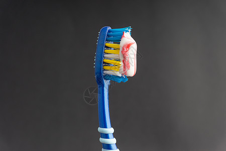 特写白色背景的牙刷 健康的概念牙膏浴室玻璃牙齿牙科呼吸治疗木头卫生刷子图片