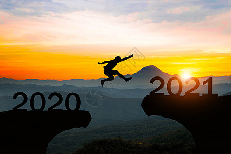 2020年至2021年新年概念之间的人跳轮生长享受商业日落快乐庆典天空假期挑战场地背景图片