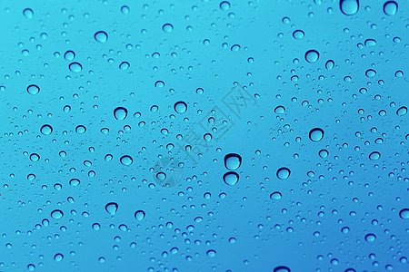 玻璃镜背景上的水滴天气放松镜子金属环境粉色墙纸挡风玻璃气泡液体图片