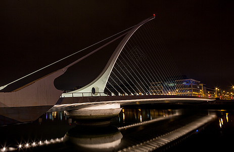塞缪尔贝克特大桥哈普大桥 爱尔兰都柏林夜建筑学月亮运动全景星星镜子景观天际灯笼竖琴图片