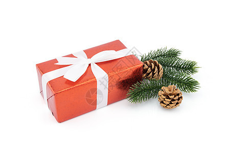 圣诞和新年季节带松松和松松的红礼品盒装饰品松树盒子奢华假期风格丝带纪念日庆典购物图片