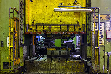 旧的肮脏大型机械车风化金属植物硬度作坊冲压压力生产硬件制造业图片