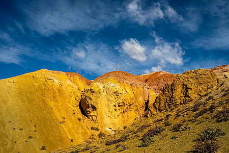 河北野云坡阿尔泰山和两山之间的峡谷的自然景观 以及那座山的景象旅行风景喷射房子溪流环境植物山沟岩石橙子背景