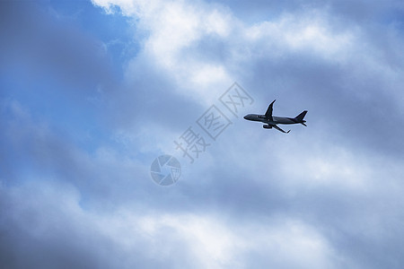 飞机飞在地上跑道旅行呼吸道蓝色乘客航空货物航空公司技术危险图片