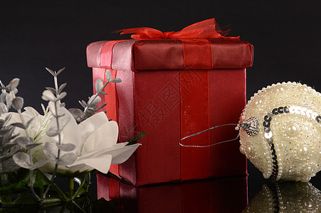 红圣诞礼物喜悦展示庆典风格装饰品传统假期丝带盒子反射图片