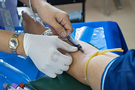 医生在手臂上注射针头 以收集血液进行血热测试考试压力检查梅毒药品医院医疗护士诊断注射器图片