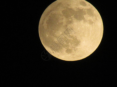 月亮在黑夜的天空上特写 通过电视摄影机拍摄天文行星天文学满月望远镜亮度月光陨石月球背景图片