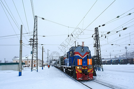 火车站的乘客列车 俄罗斯 巴加尔铁路高清图片
