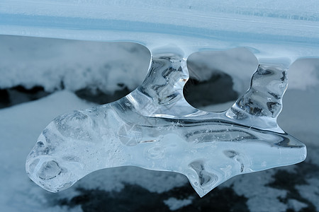 冷冻冰块在比卡勒上 破碎的冰块编队裂缝水晶旅行亮度洞穴女士旅游地平线钟乳石图片
