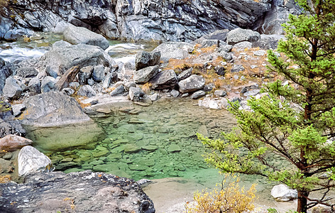 山河 石块和山河水 据说是山地旅游高度巨石天堂石头洞穴溪流公园荒野天空图片