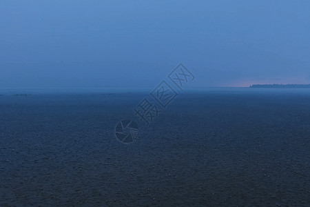 水的角 水的滴落和喷洒 掌声 在水面上倾盆大雨天气涟漪水滴海洋海景沉淀淋浴蓝色热带台风图片