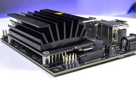 小型计算机板冷却散热器 电子设备冷却处理器电脑硬件计算木板单元电能金属工程安装图片