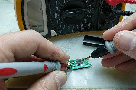 修理电子和计算机设备 a 维修技术员商业工程检查测试员木板电压电气服务芯片图片