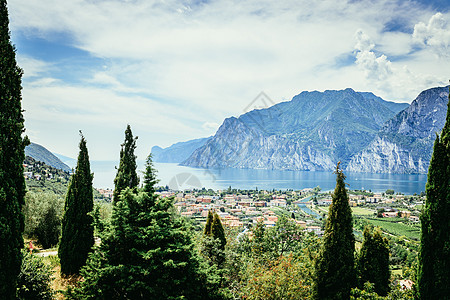 意大利伊德林风景意大利 山区 一个小村庄和一个湖泊支撑海岸海岸线旅行风景天堂山脉天空地平线城市图片