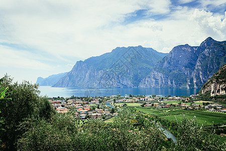 意大利伊德林风景意大利 山区 一个小村庄和一个湖泊假期城市支撑蓝色海洋海岸线风景房屋地平线天堂图片