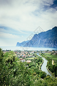 意大利伊德林风景意大利 山区 一个小村庄和一个湖泊城市风景海洋太阳山脉海岸蓝色天空高山海滩图片