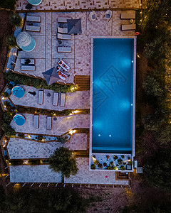 在意大利西西西里岛Selinunte酒田的豪华度假胜地 在葡萄园的无穷池塘中观红田泳池旅游天堂甲板日光奢华酒店闲暇假期别墅图片