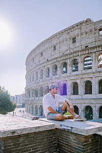 罗马大浩劫和日晨 意大利 欧洲竞技场夫妻风格女士城市太阳角斗士气氛阳光拱廊图片