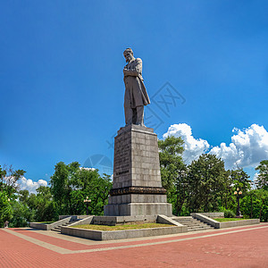 乌克兰第尼普罗塔拉斯谢夫琴科纪念碑旅游纪念碑历史花岗岩公园公共公园建筑学诗人街道雕塑图片