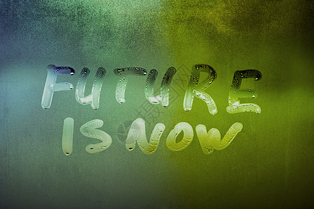 词未来现在是手写在夜有雾的窗口玻璃surfac创新窗户城市闪电青色脚本坡度投影辉光英语图片