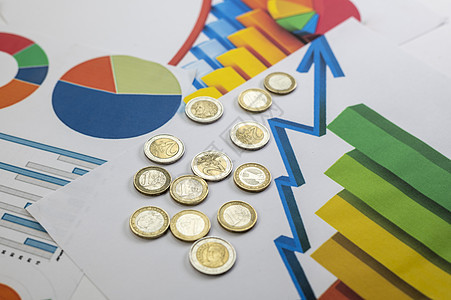 有统计的不同的面额欧元硬币成功利润交换投资商业银行业报告价格收益储蓄图片