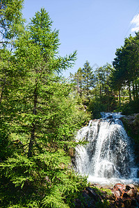 山瀑陷资源树木下降景观背景大自然野性河角几何背景计算机图片