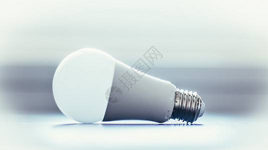 思想和创新 坐在办公桌上的灯泡解决方案白色创造力力量战略技术标准生态电气工程图片