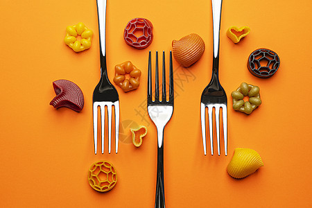 叉子和各种种类的面粉饮食桌子美食黄色小麦文化食物烹饪厨房营养图片
